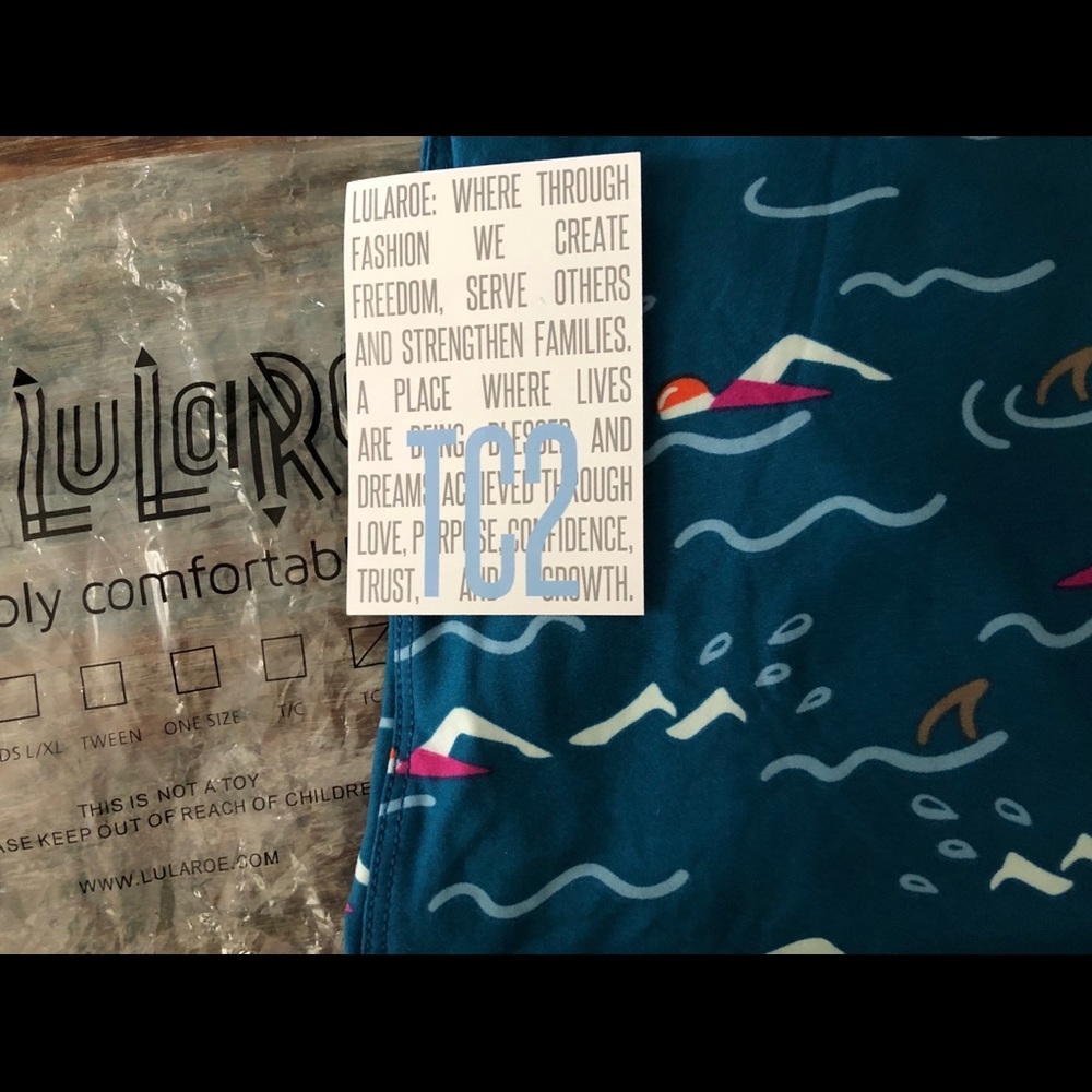 New LuLaRoe T2 leggings- swimmers